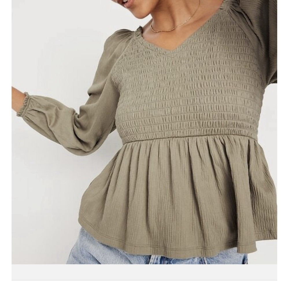 Old Navy  Women's Birch Leaf Long Sleeve Smocked Peplum Ruffle Top Sz Small New